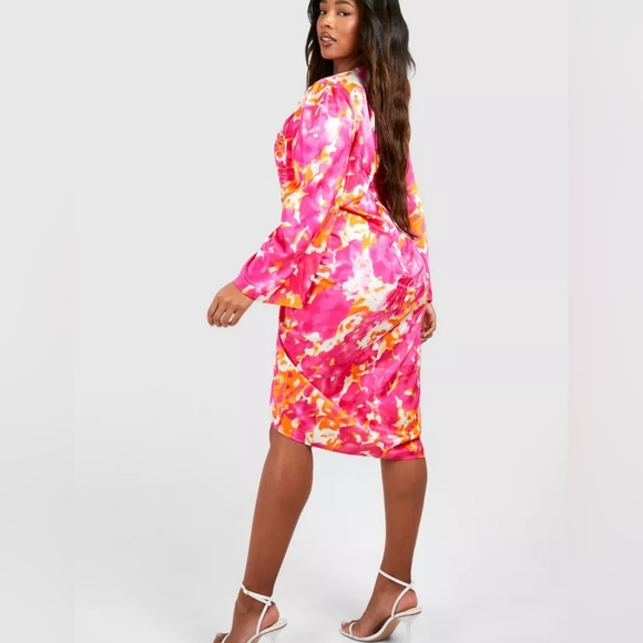 PLUS WOVEN FLORAL RUCHED MIDI DRESS - Picture 2 of 3